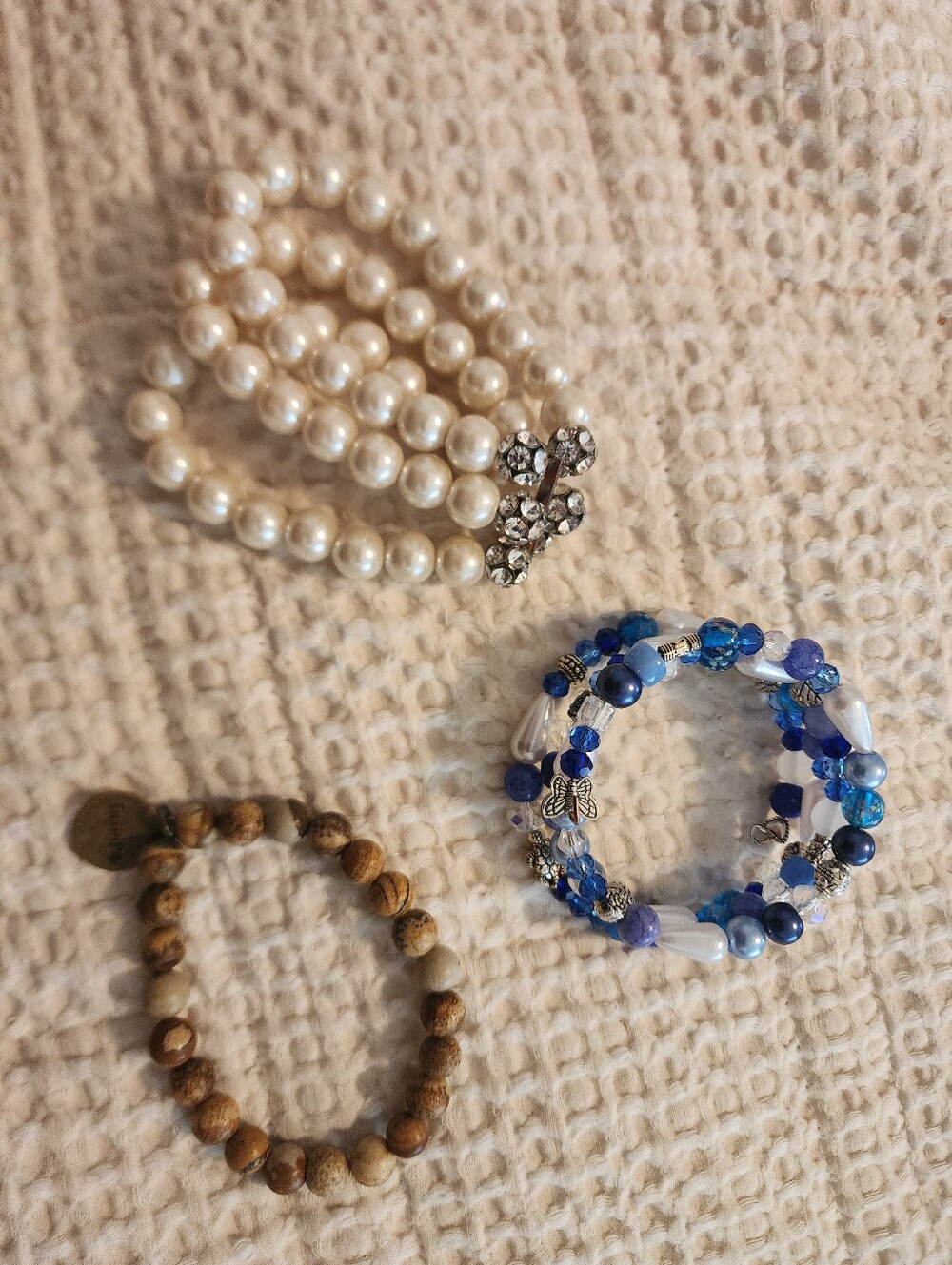 Lot Of 3 Vintage Bracelets Blue Beaded Coil Pearl And Brown Elastisticized